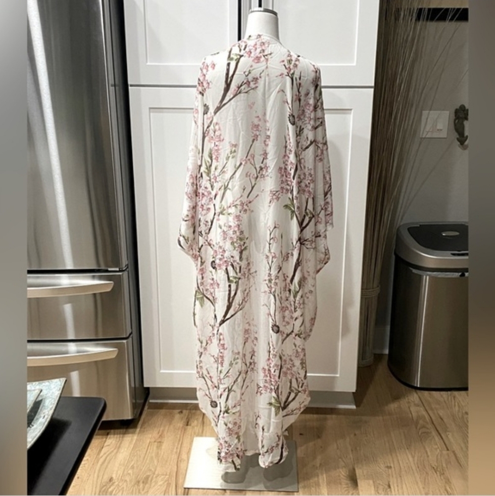 SHEIN Floral Sheer Kimono in Pink and Cream - Picture 2 of 2